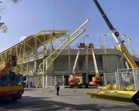 Продължава работата по козирките на Колежа