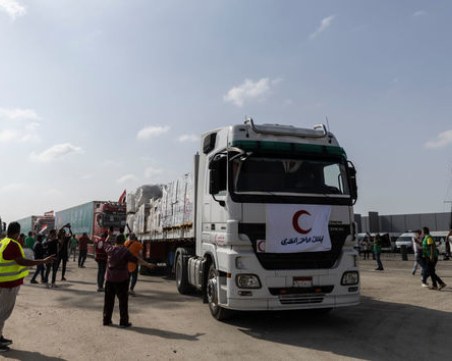 Пуснаха 40 камиона с помощи в Газа