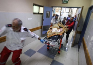 Близо две трети от болниците в Газа са спрели да