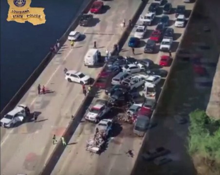 158 коли се блъснаха в САЩ! 7 души са загинали