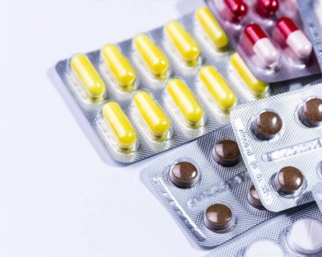 Антибиотици с риск от критичен недостиг през зимата - Европейската комисия взима мерки