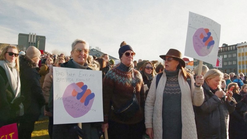 1/3 от населението на Исландия излезе на протест