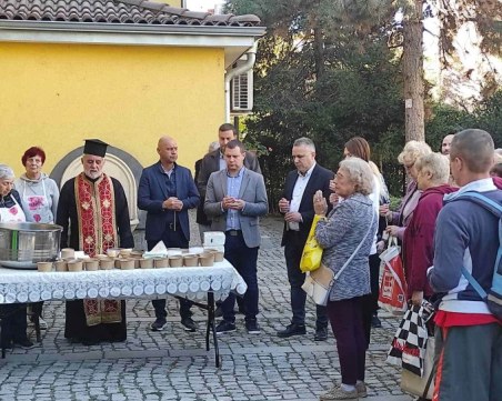 ГЕРБ дава курбан в четири пловдивски храма на Димитровден
