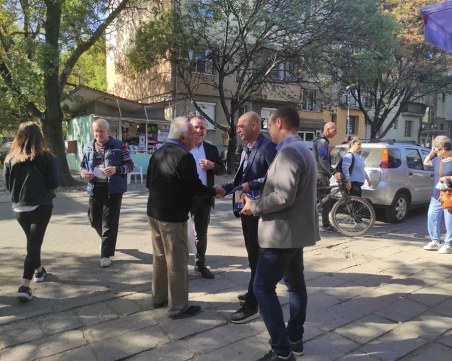 Пешеходни зони и зелени площи поискаха от кандидатите на ГЕРБ жители на „Южен”