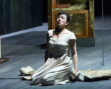 Звездната Красимира Стоянова пее в гала концерт за 70 години Пловдивска опера