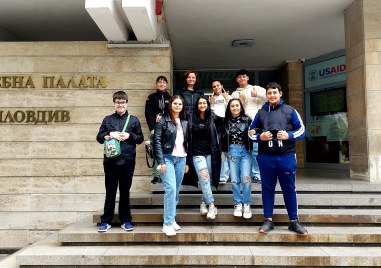 Ученици от две пловдивски училища посетиха Окръжен съд – Пловдив