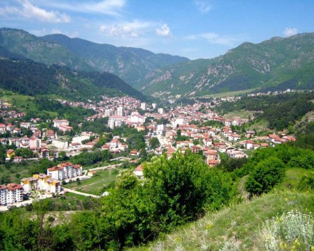 128 души са регистрирани на един адрес в Девин