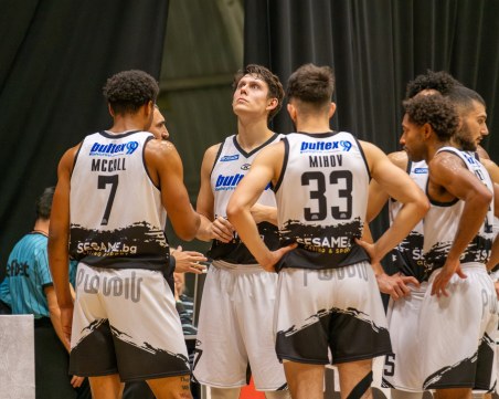 Академик в опит за първи успех през сезона