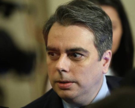 Асен Василев: Президентът не защитава националния интерес, а този на 