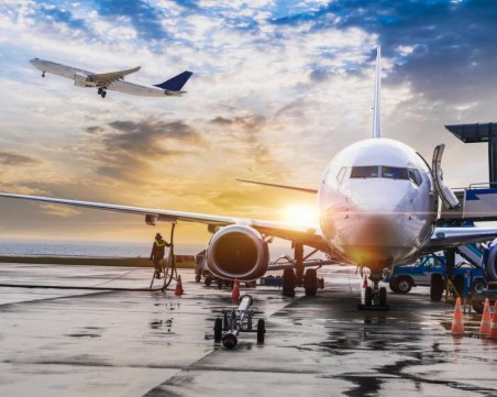 Бомбени заплахи срещу пет летища във Франция