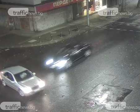 Камери запечатаха тежката катастрофа в центъра на Пловдив