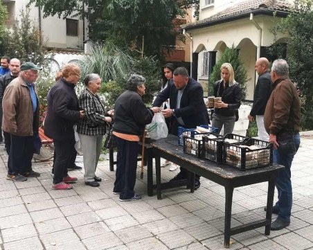 Костадин Димитров и кандидатите на ГЕРБ дадоха курбан в 4 пловдивски храма