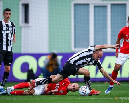 Локо изпусна победата срещу ЦСКА 1948, два червени картона белязаха двубоя