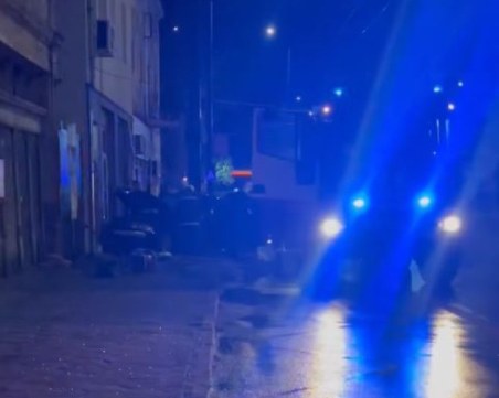 Тежка катастрофа с млад шофьор и в Пазарджик, пожарникари са рязали колата