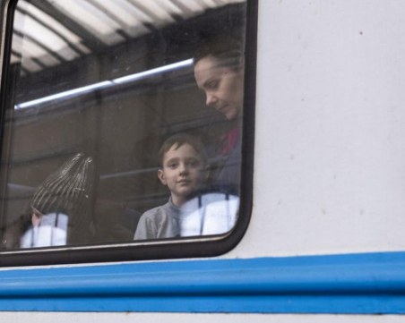 Украйна нареди евакуацията на децата от 10 населени места близо до Купянск