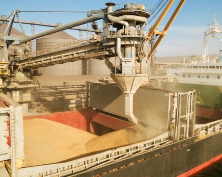 Украйна спира използването на новия зърнен коридор заради заплахата от руската военна авиация