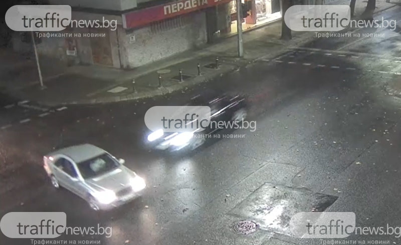 Видео показва тежката катастрофа между два автомобила на бул. Цар
