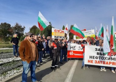Членовете на Синдиката на българските нефтохимици затвориха кръговото движение на