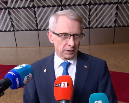 Денков: Няма опасност машинният вот да бъде манипулиран