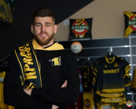 Лудогорец следи и вратаря на Ботев