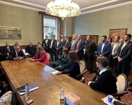 Огромен скандал с машинно гласуване часове преди изборите, ГЕРБ и ДПС искат оставката на зам.- министър