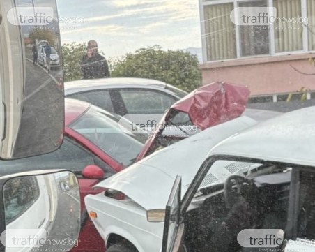 Пияна шофьорка помете паркирани коли в село Анево