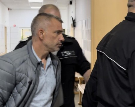 Пуснаха под гаранция мъжа, разбил стъкло на бус, след неправилно изпреварване