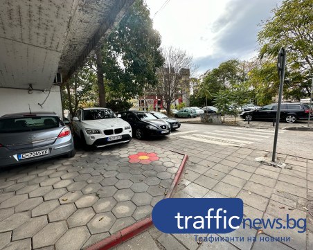 Шофьори паркираха над закона на бул. „Марица” - едни срещу други