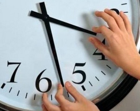В деня на местния вот преминаваме към зимно часово време