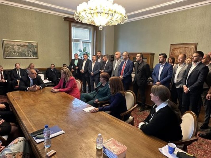 Спешен председателски съвет свика председателят на парламента Росен Желязков преди