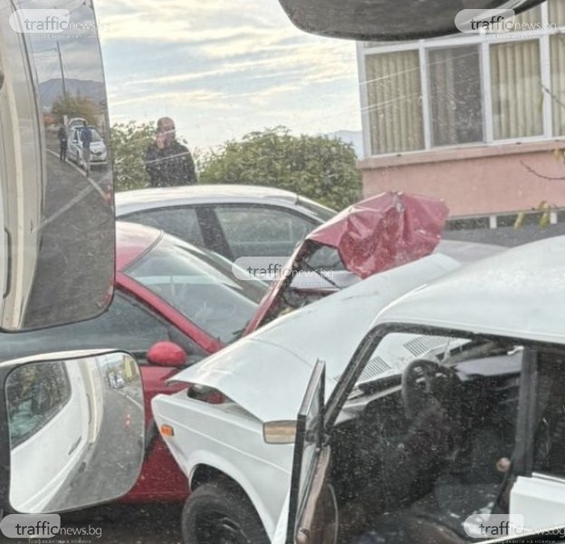 Пияна шофьорка помете паркирани коли в село Анево