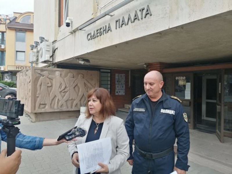 Задържат за 72 часа обвинения за убийството на съпруга на районната съдийка от Нова Загора