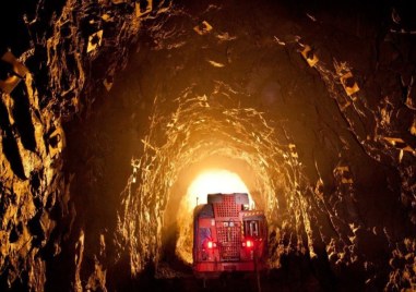 Шестнадесет миньори загинаха при авария в мина Костенко в Караганд