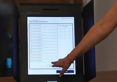 Машините за гласуване са престояли само 9 часа в общинската