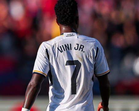 Расистки скандал на Ел Класико, хвърлиха обелка от банан на Винисиус