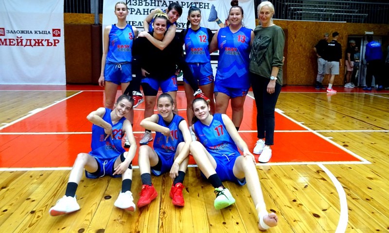 Женският баскетболен тим на Академик записа първа победа през сезона,