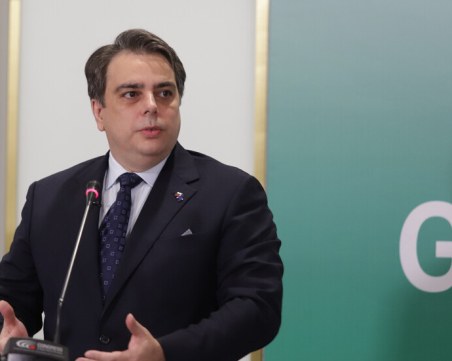 Асен Василев не успя да гласува, заличен е от избирателните списъци