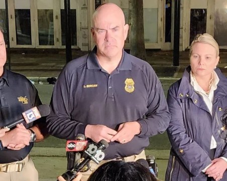 Двама убити и 18 ранени при стрелба във Флорида