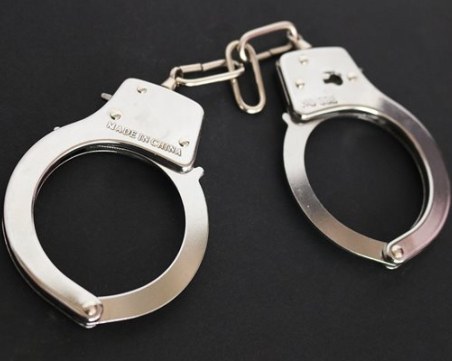 Двама задържани за търговия с вот в Сливенско