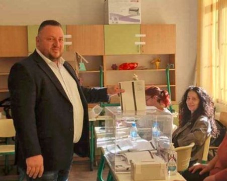 Илиян Лалев гласува за чист, зелен и достъпен район „Северен”