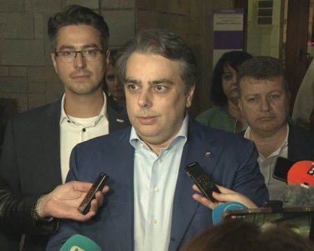 Окончателно: Асен Василев не успя да гласува на днешните избори