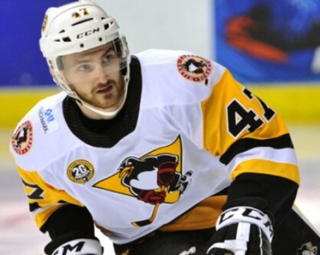 Случайно прерязаха гърлото на хокеист по време на мач