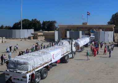 Тридесет и три камиона с хуманитарна помощ са влезли в