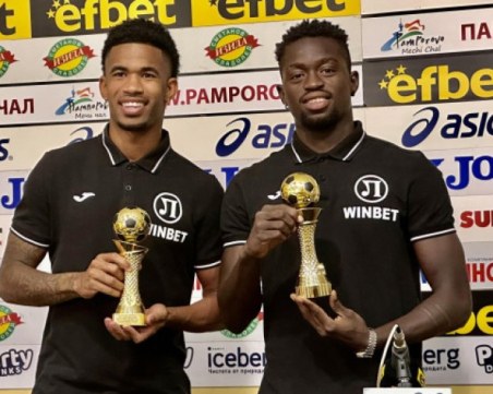 Локо загуби двама за дербито