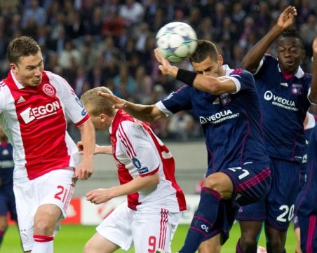 Нещо, което се вижда рядко: Аякс и Лион са на дъното в Нидерландия и Франция