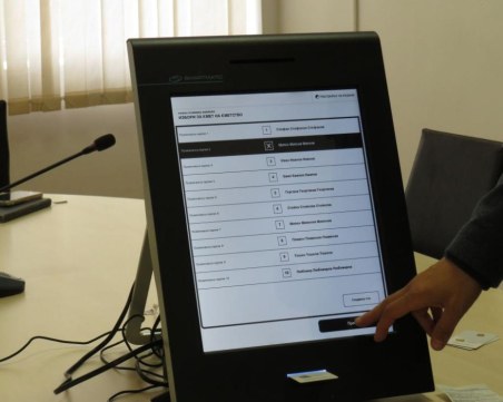 Ще можем ли да гласуваме с машини, ако съдът отмени забраната на ЦИК?