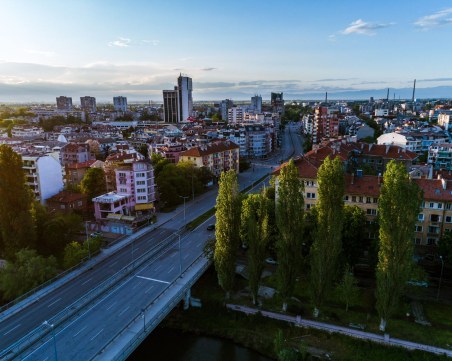 Слънчево и топло време в Пловдив днес, очакват се до 25 градуса