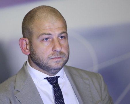 Стойнов за казуса с машините: Скандално невярна информация