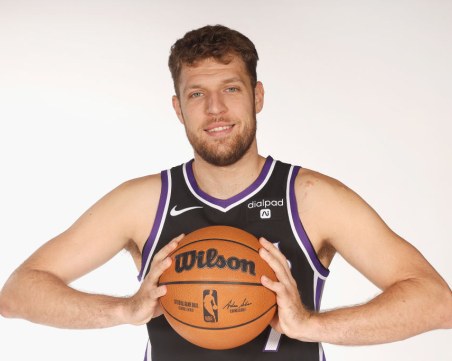 Страхотен Везенков с нов силен мач при драматична победа срещу ЛеБрон Джеймс