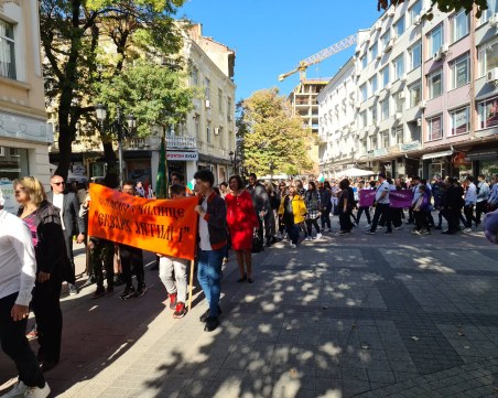 Тържествено шествие, концерти и вход свободен в музеите за Деня на будителите